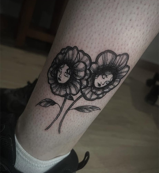 tatuaje de flores con caras
