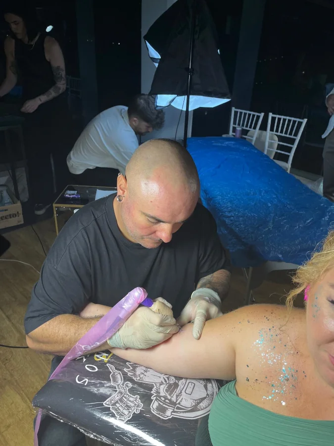Evento con tatuajes
