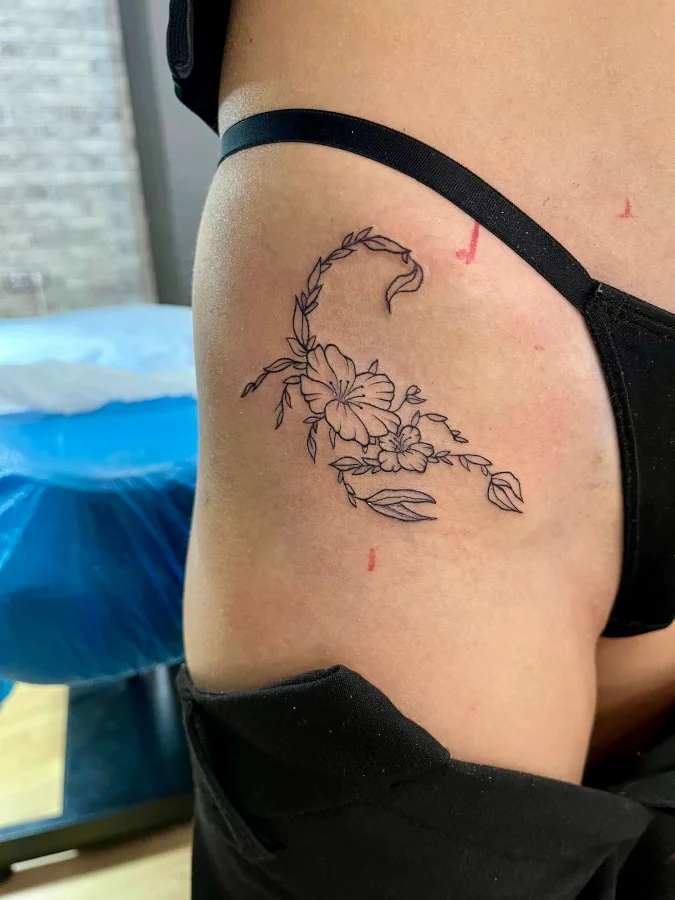 tatuaje de linea fina