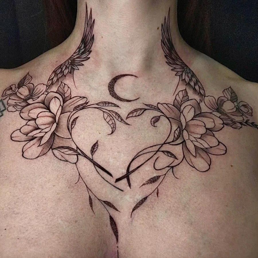 tatuaje de flores en el cuello
